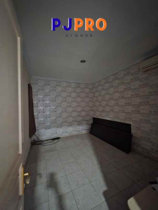 dijual rumah boulevard hijau