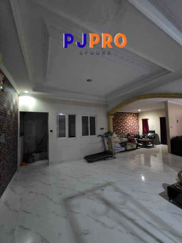 dijual rumah boulevard hijau