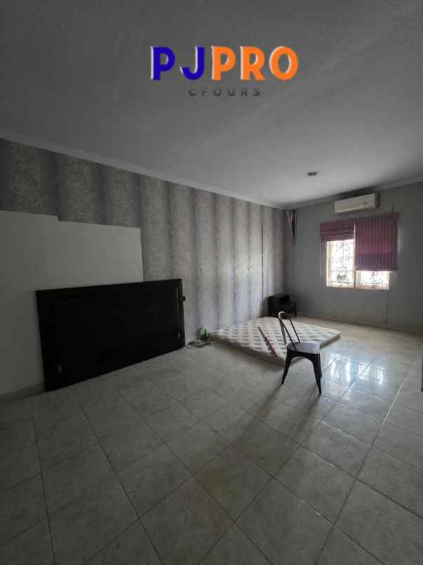 dijual rumah boulevard hijau