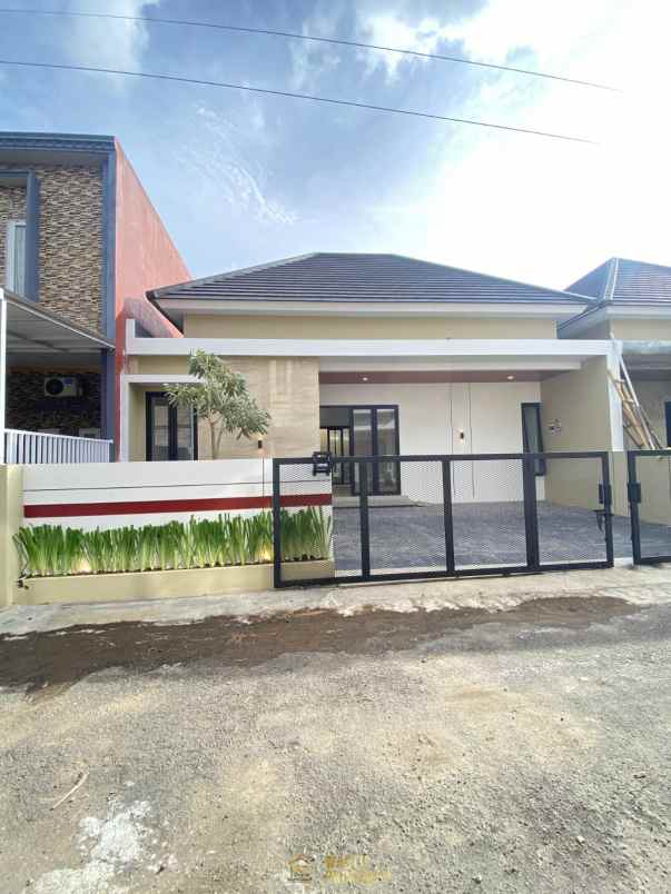dijual rumah caturharjo