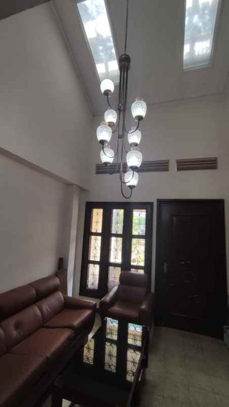 dijual rumah cempaka putih indah