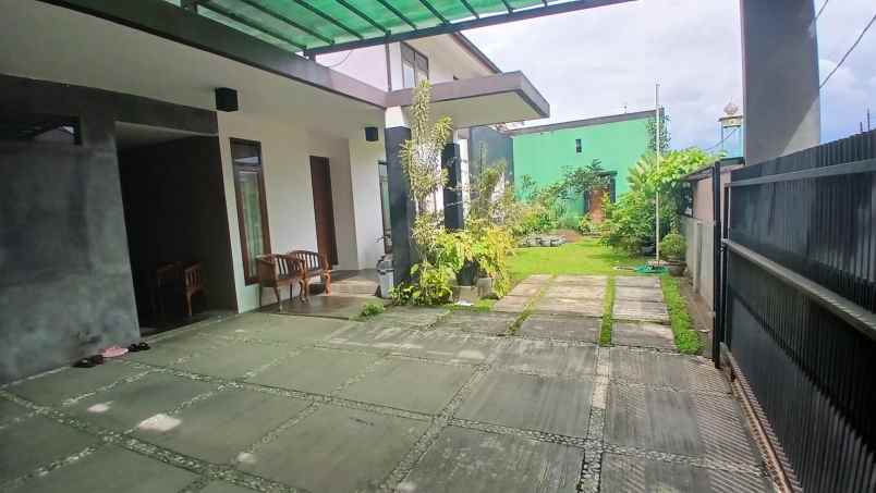 dijual rumah cigadung bandung komplek