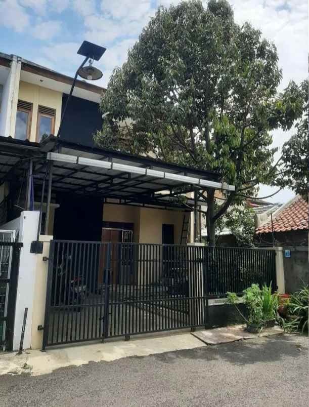 dijual rumah cipamokolan