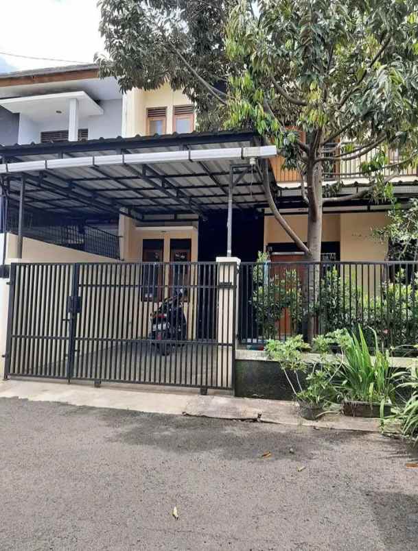 dijual rumah cipamokolan