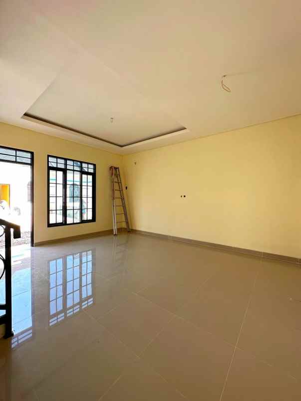 dijual rumah ciracas