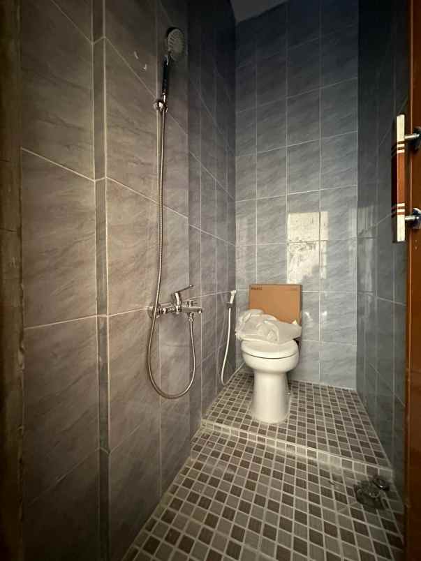 dijual rumah ciracas