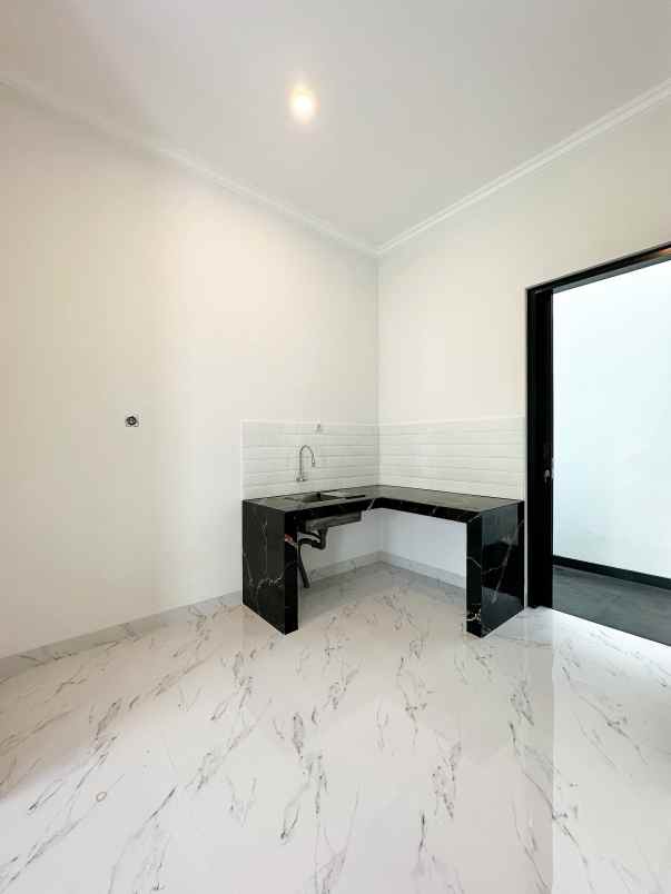 dijual rumah ciracas