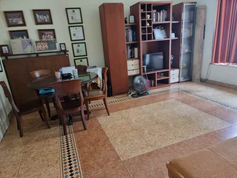 dijual rumah cisanggiri kebayoran baru