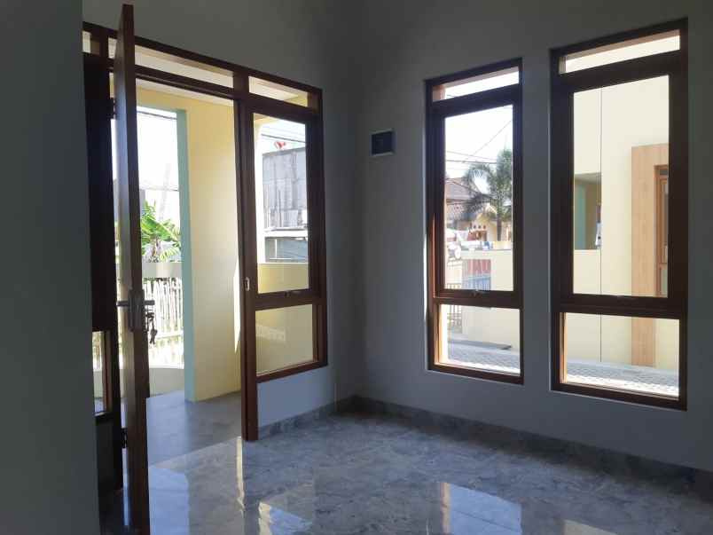 dijual rumah cisaranten kulon