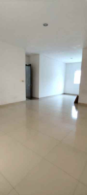 dijual rumah cluster dbanyan jgc