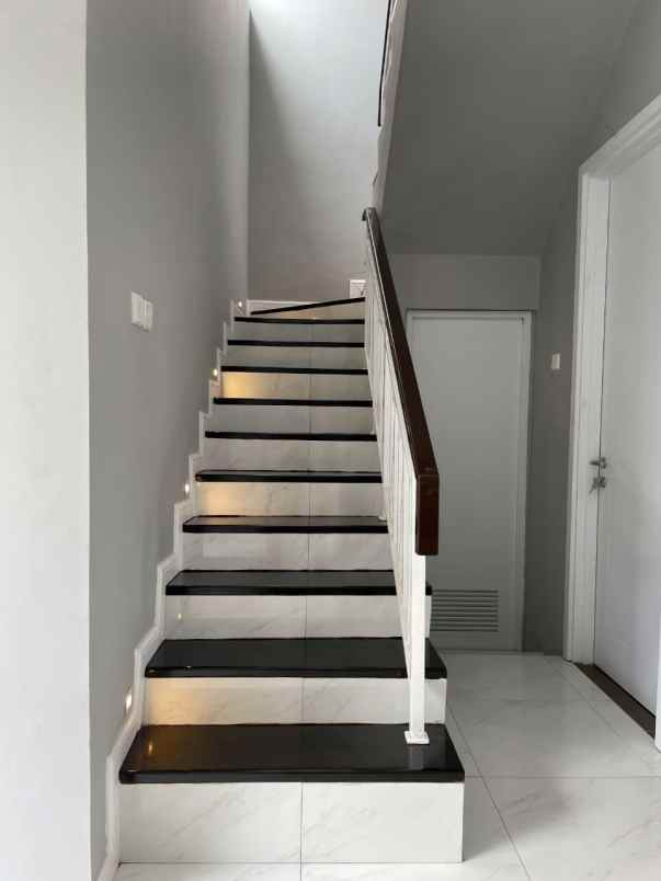 dijual rumah cluster la seine jgc