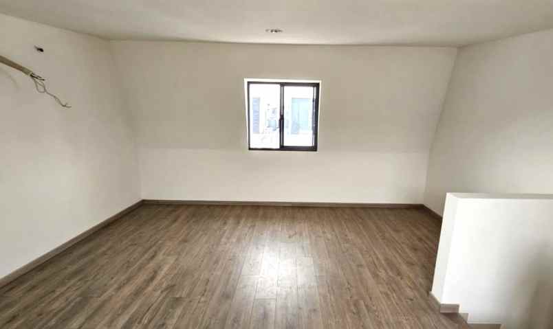 dijual rumah cluster maison de wisteria