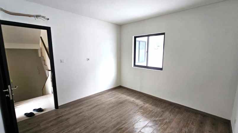 dijual rumah cluster maison de wisteria