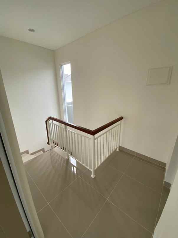 dijual rumah cluster nara village gading serpong