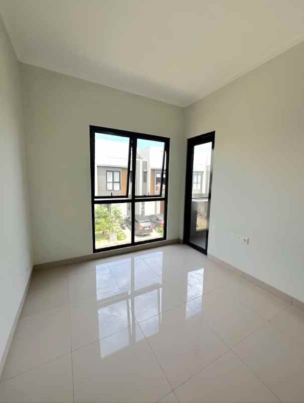 dijual rumah cluster regia scg