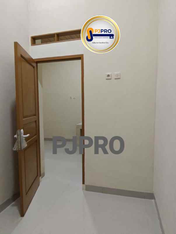 dijual rumah cluster taman flora