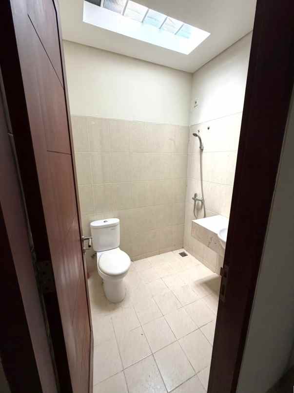 dijual rumah cluster the green