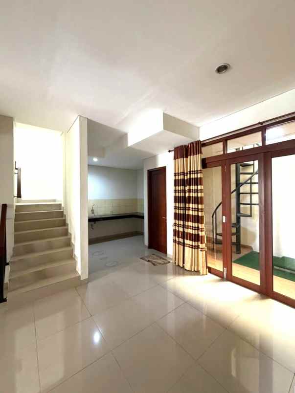 dijual rumah cluster the green