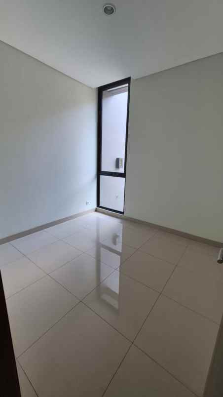 dijual rumah cluster viola summarecon