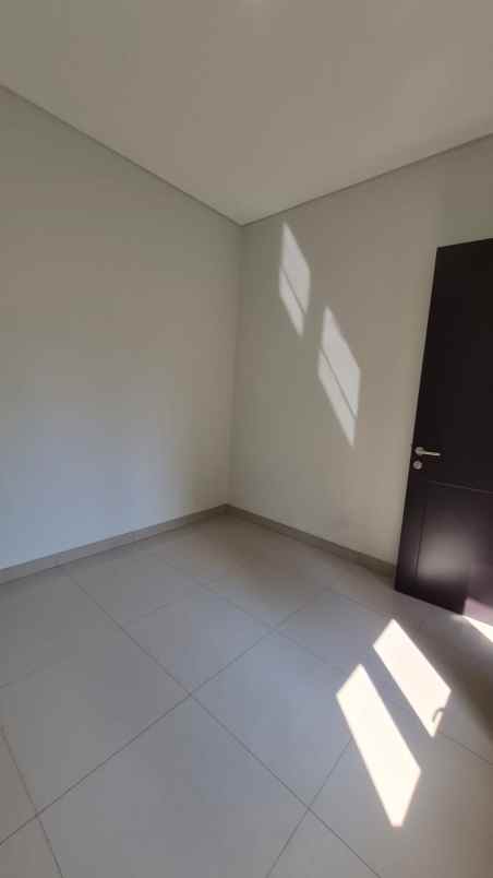 dijual rumah cluster viola summarecon