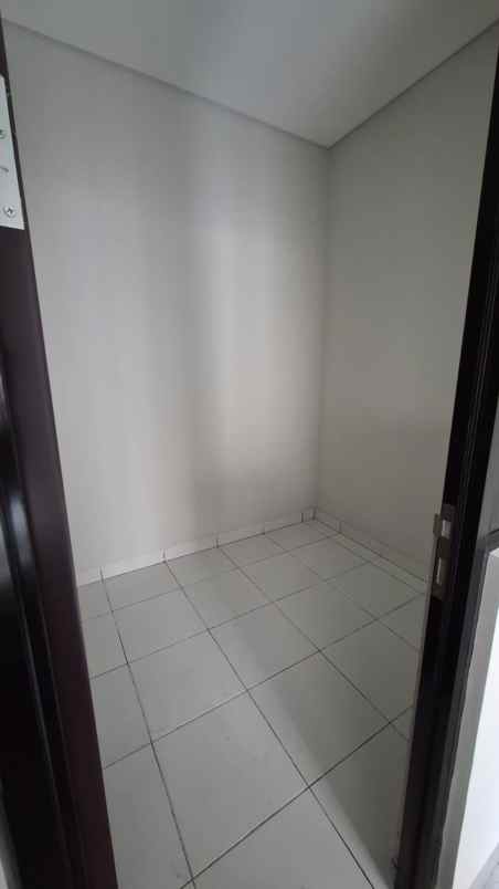 dijual rumah cluster viola summarecon