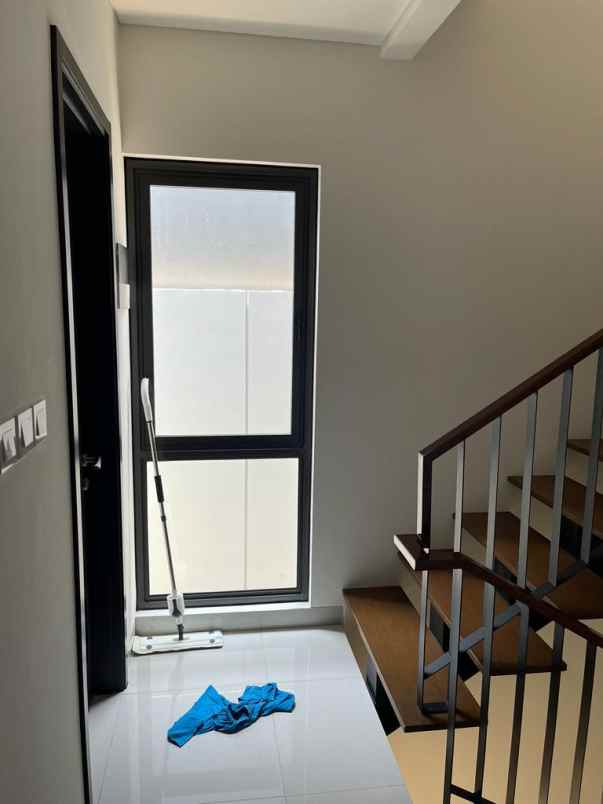 dijual rumah cluster wisteria jakarta