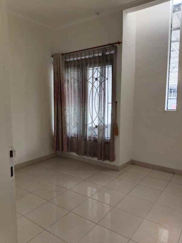 dijual rumah cumpaeun tapos depok