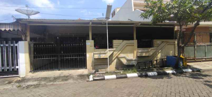 dijual rumah darmo indah barat