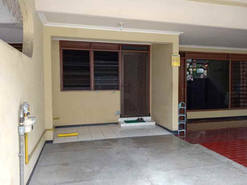 dijual rumah darmo indah barat