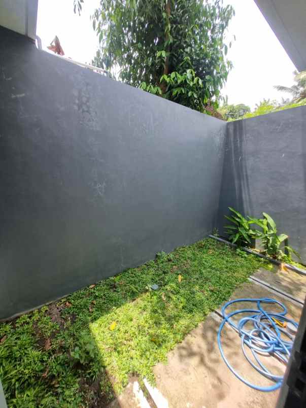 dijual rumah dekat rs uii