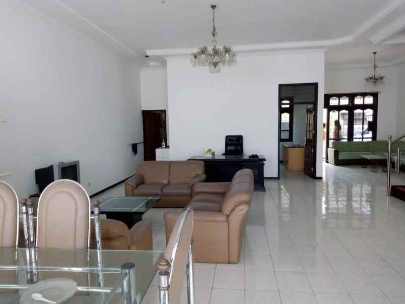 dijual rumah dharmahusada