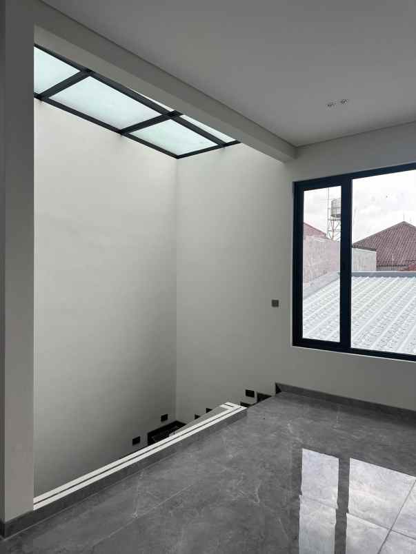 dijual rumah dharmahusada mas