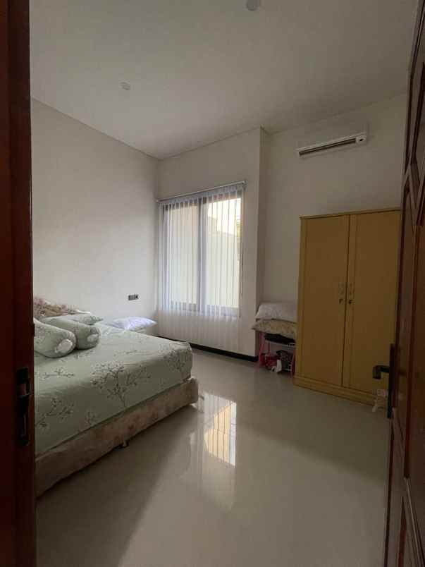 dijual rumah dharmahusada permai