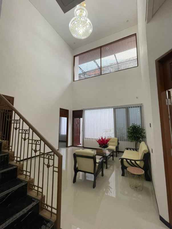 dijual rumah dharmahusada permai