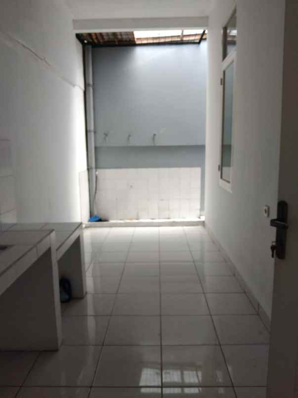 dijual rumah di daerah boulevard hijau