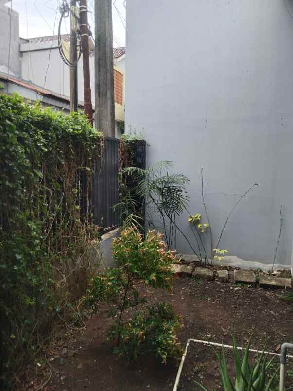 dijual rumah di daerah boulevard hijau