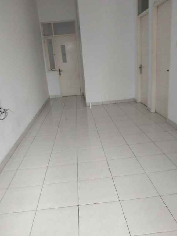 dijual rumah di daerah boulevard hijau