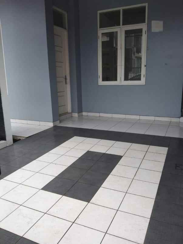 dijual rumah di daerah boulevard hijau