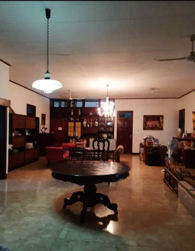 dijual rumah di komplek mewah di cinere depok