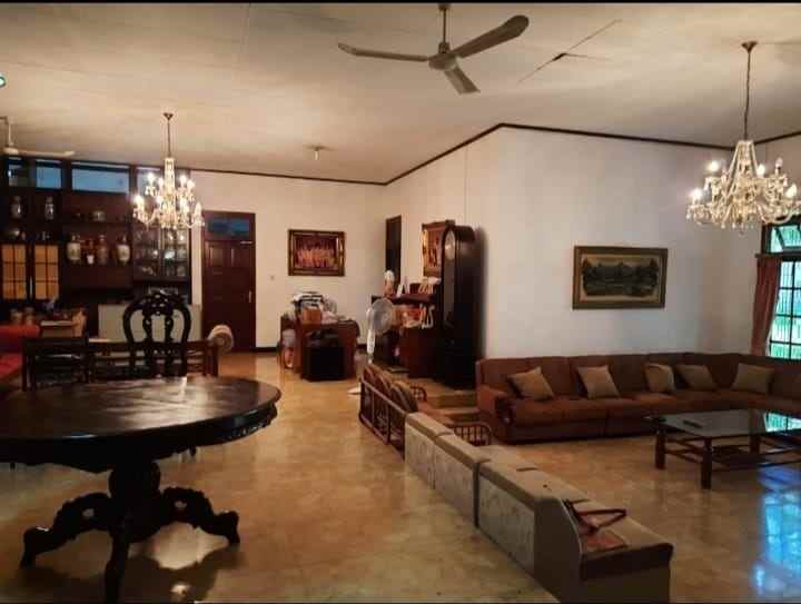 dijual rumah di komplek mewah di cinere depok