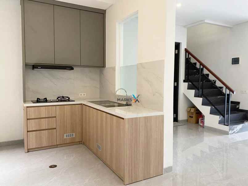 dijual rumah di pakuwon city bebas banjir cluster aman