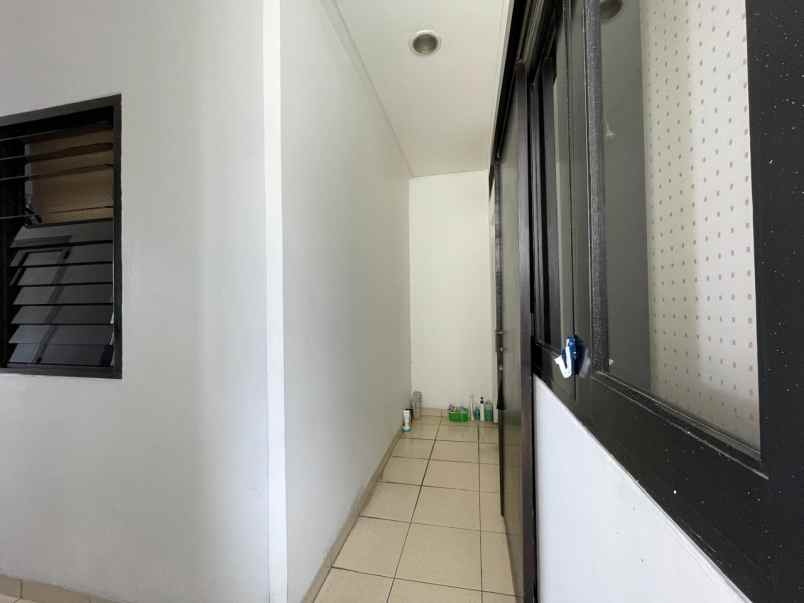 dijual rumah di taman ratu