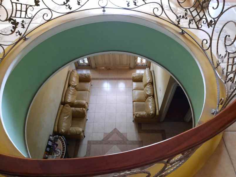 dijual rumah di taman ratu