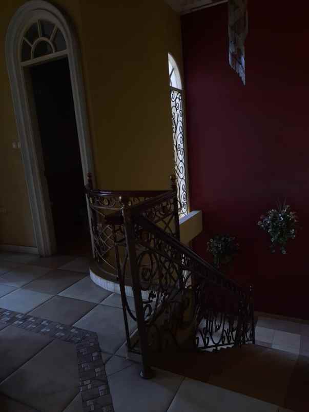 dijual rumah di taman ratu