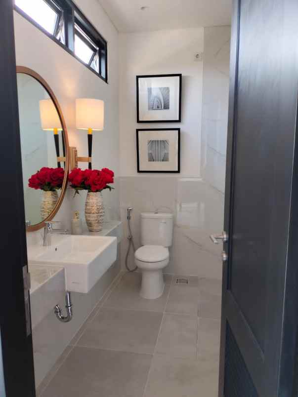 dijual rumah dian istana