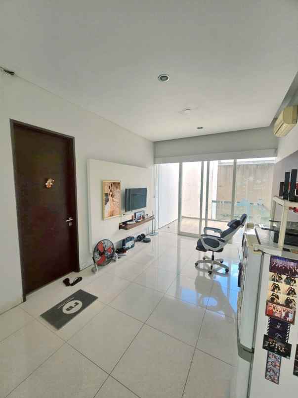 dijual rumah dian istana