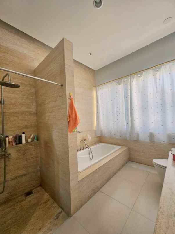 dijual rumah dian istana