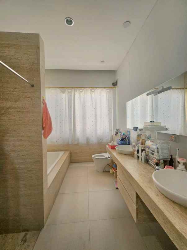 dijual rumah dian istana