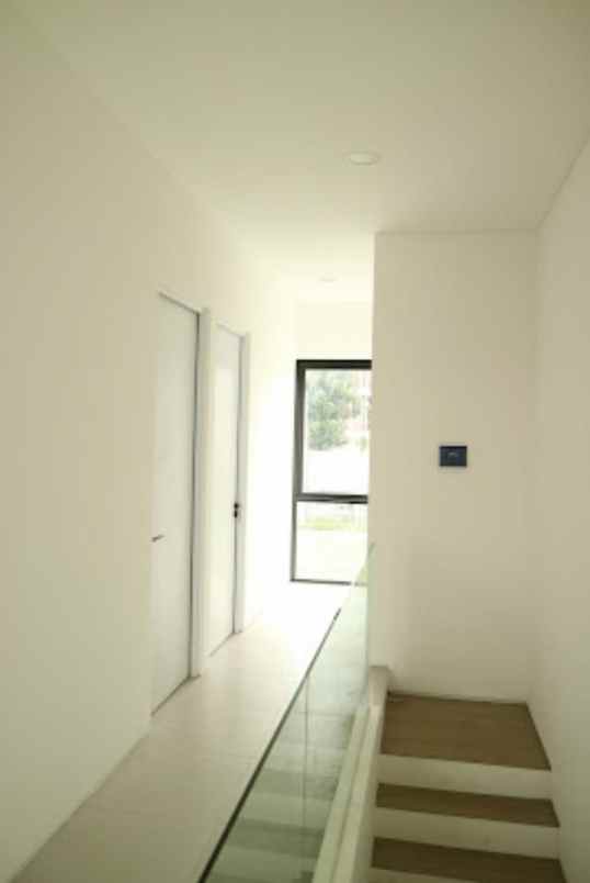 dijual rumah dian istana wiyung