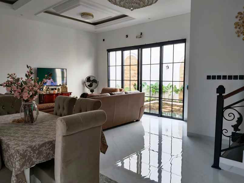 dijual rumah duren sawit